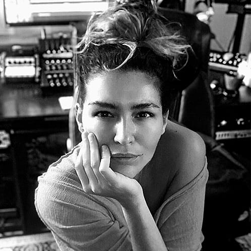 ซาร่าห์ DECOURCY